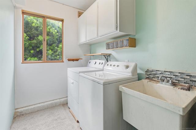 4596 Coronado Drive, Oceanside CA: https://media.crmls.org/mediaz/4c8d39d5-3ae6-4246-9ce0-b88265210d83.jpg