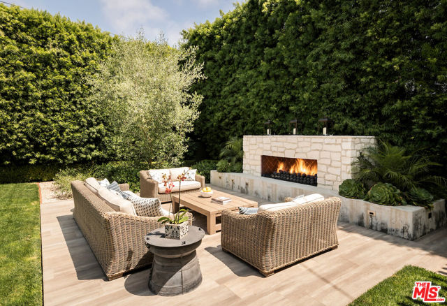 Drew Fenton | 456 N Bowling Green Way Los Angeles CA | MLS: 7251586