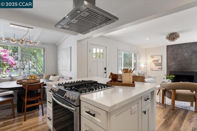 1275 Windermere Way, Concord CA: https://media.crmls.org/mediaz/4c8db365-7753-426d-abb9-3af8c013ab64.jpg