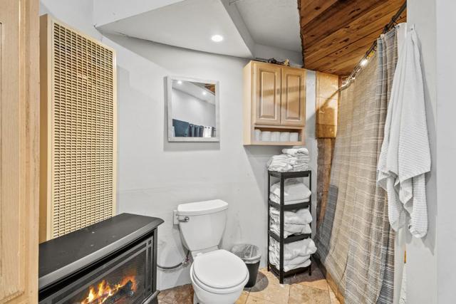 18460 Circle Drive, Los Gatos CA: https://media.crmls.org/mediaz/4c8e4981-4f1f-488e-a944-92770dc2a87c.jpg