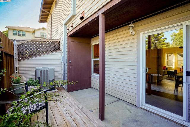 627 Military E St, Benicia CA: https://media.crmls.org/mediaz/4c8f0ad2-ec5a-43ce-aeb3-f7b4e76109a5.jpg
