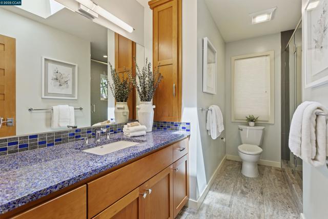53 Tara Rd, Orinda CA: https://media.crmls.org/mediaz/4c8f1871-1f59-4002-a78e-5d8f57286e20.jpg