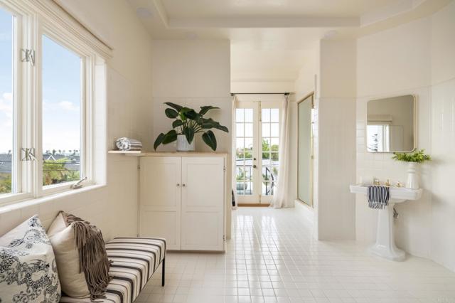 Detail Gallery Image 24 of 47 For 654 Bonair Pl, La Jolla,  CA 92037 - 5 Beds | 4 Baths