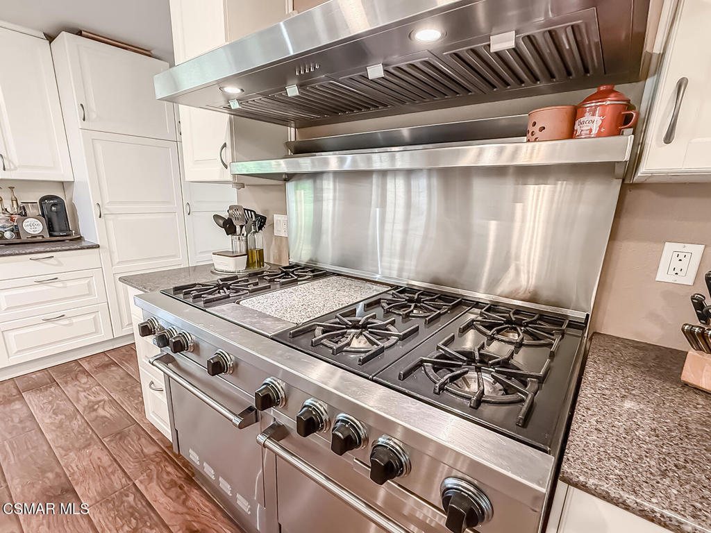 https://media.crmls.org/mediaz/4c8f9502-54f3-4189-a7f2-df4c26cb1647.jpg?preset=X-Large