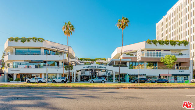 11928 Kiowa Avenue, Los Angeles CA: https://media.crmls.org/mediaz/4c8fcf1b-bbfc-4be0-a83a-e3590afdd316.jpg