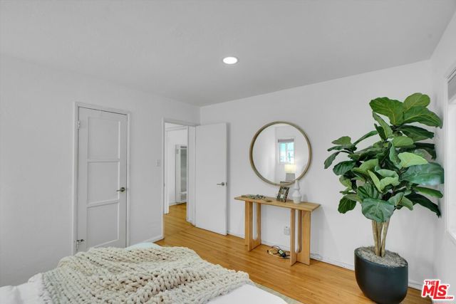 828 Hill Street, Santa Monica CA: https://media.crmls.org/mediaz/4c903804-f024-4453-ada4-3ac5ba84b50f.jpg