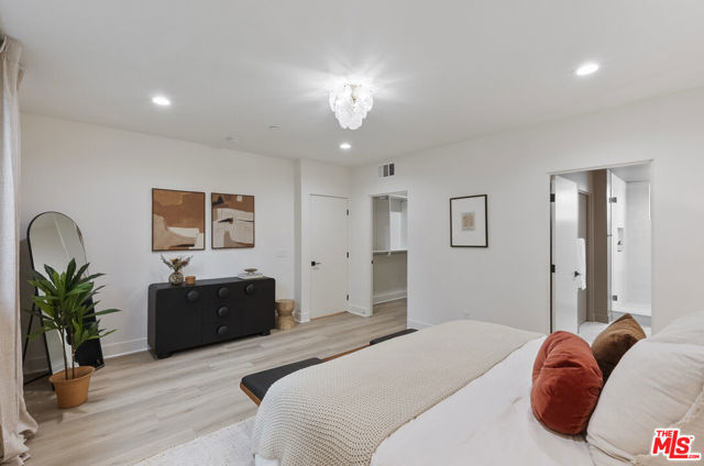 1320 W Cannon Drive, Los Angeles CA: https://media.crmls.org/mediaz/4c91038e-8b2a-46c6-965c-84c4fcf20dea.jpg