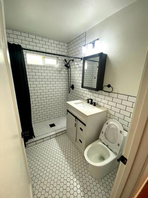 1672 E San Fernando Street, San Jose CA: https://media.crmls.org/mediaz/4c928ff6-322b-49e9-8faa-64ed2041b588.jpg