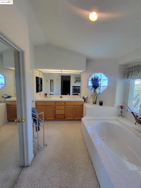 4729 Matterhorn Ct, Antioch CA: https://media.crmls.org/mediaz/4c92bf63-c8d9-4a14-9a44-dbf7b22c494e.jpg