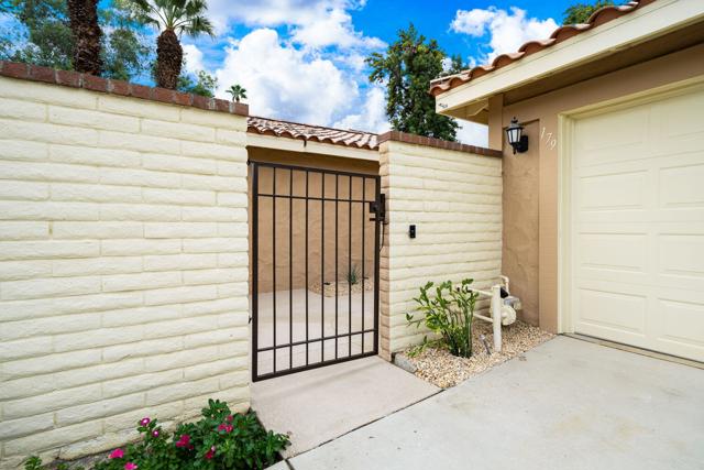 179 Gran, Palm Desert CA: https://media.crmls.org/mediaz/4c92d9e1-142f-4452-a12f-66beae353260.jpg