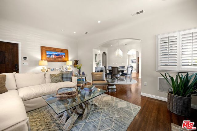 403 S Bundy Drive, Los Angeles CA: https://media.crmls.org/mediaz/4c92e0f0-0396-4fab-a855-ad8666d7961b.jpg