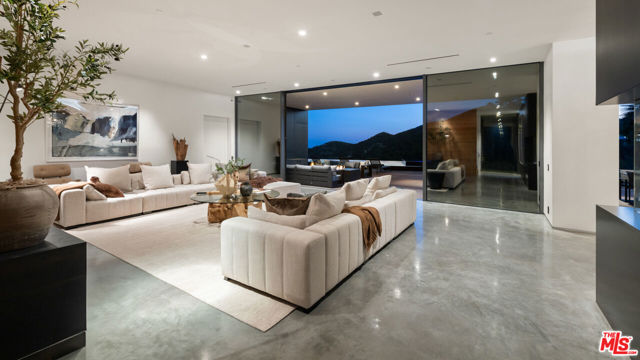 2341 Gloaming Way, Beverly Hills CA: https://media.crmls.org/mediaz/4c93449f-8175-4ede-8a4e-cddba1d48b56.jpg