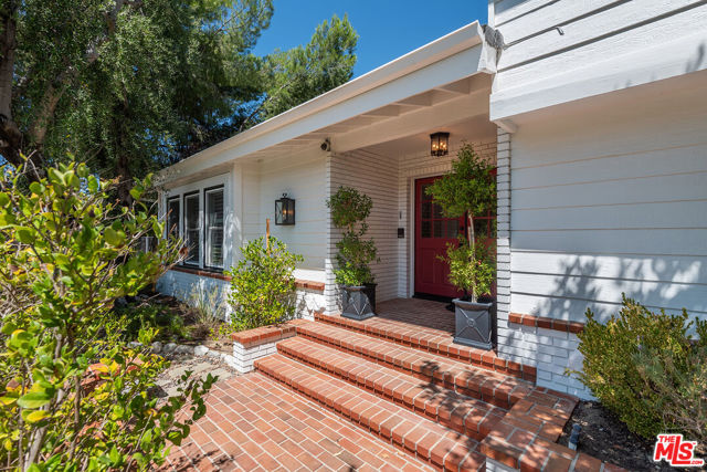 4410 Cezanne Avenue photo 3