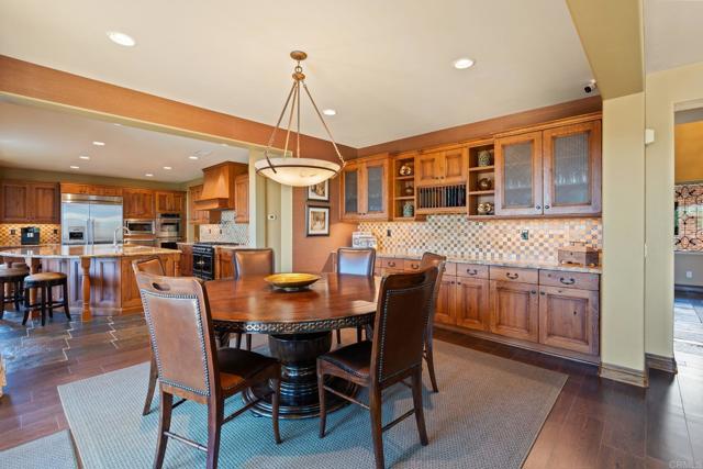 6937 CORTE LANGOSTA, Carlsbad CA: https://media.crmls.org/mediaz/4c9447d1-001a-473b-8299-94e43f4c90c5.jpg