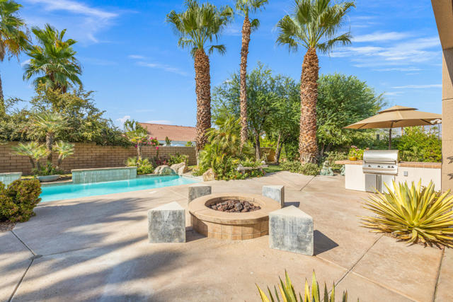12 Boulder Lane, Rancho Mirage CA: https://media.crmls.org/mediaz/4c946ad0-5b45-4c91-9d36-1d2d5a01cb9e.jpg