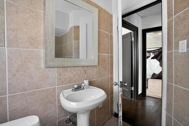 7000 Arthur Street, Oakland CA: https://media.crmls.org/mediaz/4c95268b-c5b2-425b-83e1-4b434b7a8b2a.jpg