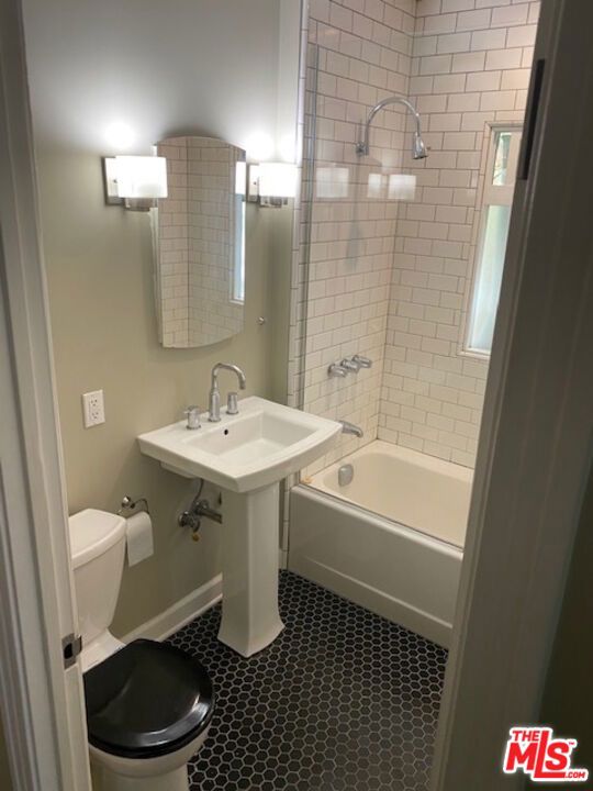 745 -747 1/4 N Hayworth Avenue, Los Angeles CA: https://media.crmls.org/mediaz/4c95bf23-05b4-477d-a085-9e990ce8c147.jpg