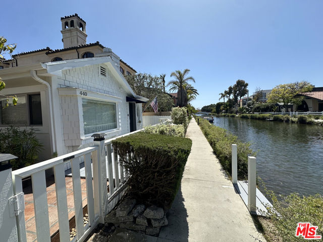 440 Howland Canal, Venice CA: https://media.crmls.org/mediaz/4c95fdb5-1104-4764-b7d4-3157cde0cc38.jpg