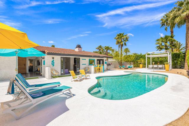 1862 N Nogales Way, Palm Springs CA: https://media.crmls.org/mediaz/4c969ec7-3b55-43a1-a633-8eefd5566d09.jpg