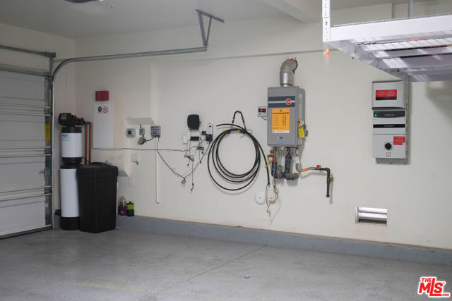 2732 Hemlock Road, Palmdale CA: https://media.crmls.org/mediaz/4c96e4ee-5e69-4f56-9b89-1c9739b91b20.jpg