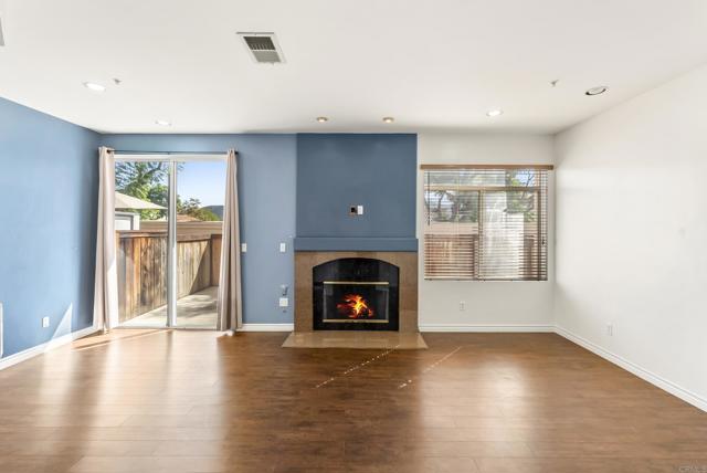 11358 Via Rancho San Diego Unit G, El Cajon CA: https://media.crmls.org/mediaz/4c96e67f-fd4b-43af-9b73-51b5bfb3bedb.jpg