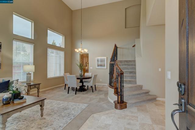 5171 Keller Ridge Dr, Clayton CA: https://media.crmls.org/mediaz/4c975801-3d57-4d4e-8555-326819a91e98.jpg