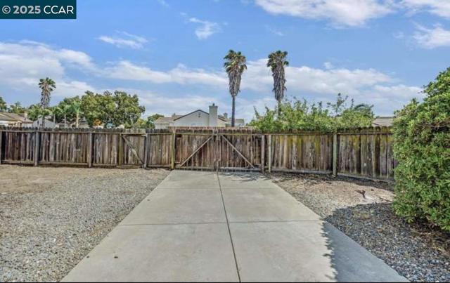 336 Lakespring Pl, Oakley CA: https://media.crmls.org/mediaz/4c97d284-c786-4796-aadc-dac7230bd5af.jpg