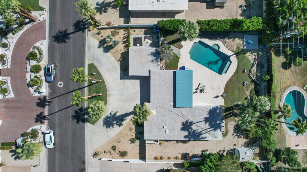https://media.crmls.org/mediaz/4c985d89-60e2-4a6d-b200-473ca94be29a.jpg?preset=X-Large