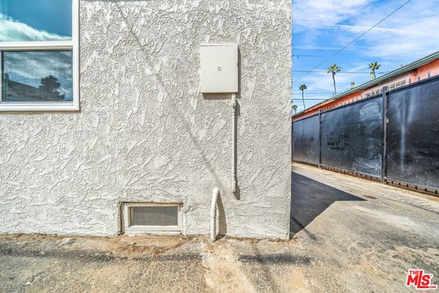 9611 S Vermont Avenue, Los Angeles CA: https://media.crmls.org/mediaz/4c98750c-1400-49ff-9f39-5ca9da4fc08a.jpg