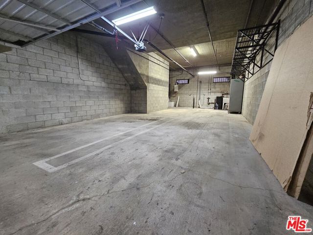 1957 N Bronson Avenue, Los Angeles CA: https://media.crmls.org/mediaz/4c98a7d2-54ef-4e6a-9f28-f464fe7cd019.jpg