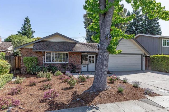 3325 Saint Michael Drive, Palo Alto CA: https://media.crmls.org/mediaz/4c98bcbc-08ca-4299-9c81-33505917fa6d.jpg