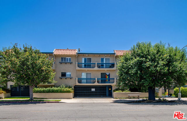 14560 Clark Street, Sherman Oaks CA: https://media.crmls.org/mediaz/4c994af3-9361-4253-a8fa-cf91e982336d.jpg