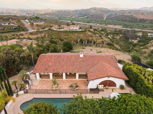 5615 Via Montellano, Bonsall CA: https://media.crmls.org/mediaz/4c995a8e-84f5-4963-8238-7d8c93717467.jpg