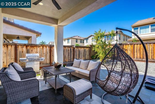 363 Fletcher Lane, Brentwood CA: https://media.crmls.org/mediaz/4c99f6b5-8329-424b-9ffc-c2d7b80a3a7b.jpg