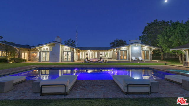 6815 Dume Drive, Malibu CA: https://media.crmls.org/mediaz/4c9a8d13-78f6-4691-8051-ce31b7ce6180.jpg