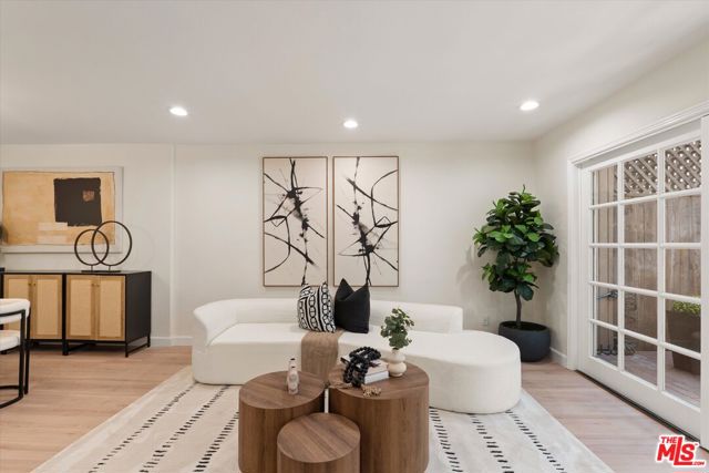 853 Larrabee Street, West Hollywood CA: https://media.crmls.org/mediaz/4c9ab7ec-3b8d-4e55-ab7c-af7982d4157f.jpg