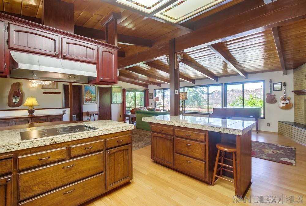 MLS #250035021SD image #11