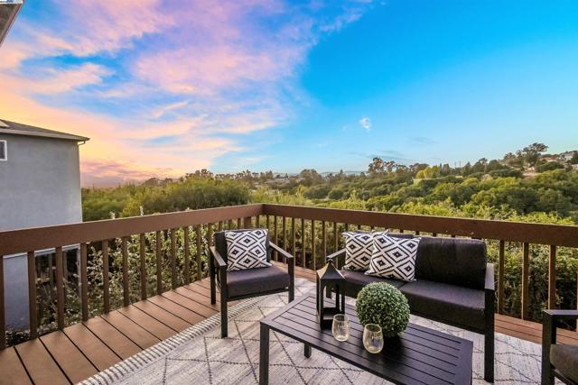 3218 Oakes Dr, Hayward CA: https://media.crmls.org/mediaz/4c9ad2c7-a62f-45fd-b777-e0614adda790.jpg