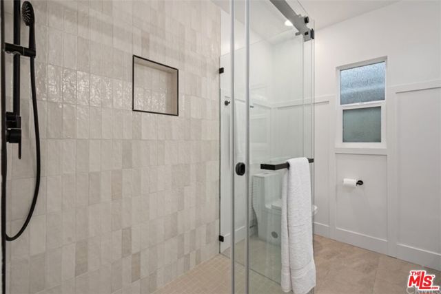 5439 Gentry Avenue, Valley Village CA: https://media.crmls.org/mediaz/4c9b956e-cff7-44e1-bd7b-17abb04c273a.jpg