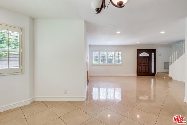 687 Mount Carmel Drive, Claremont CA: https://media.crmls.org/mediaz/4c9c0cab-4e50-43a7-bd0e-eeadc16a6d7e.jpg