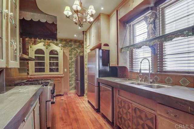 Detail Gallery Image 21 of 73 For 3014 Xenophon St, Point Loma,  CA 92106 - 5 Beds | 3 Baths