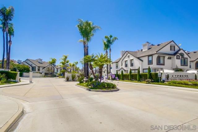 11952 Cypress Canyon Rd, San Diego CA: https://media.crmls.org/mediaz/4c9c74e2-cdfd-4476-92ca-7e89ae092887.jpg