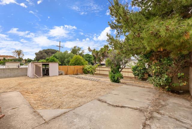 5750 Roanoke St, San Diego CA: https://media.crmls.org/mediaz/4c9cd1ff-0c30-47f9-b1ea-505edc1311ea.jpg