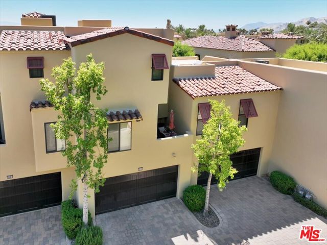 208 Villorrio Drive, Palm Springs CA: https://media.crmls.org/mediaz/4c9ce67b-823c-4e3b-b2c7-37e1ddd06ffe.jpg