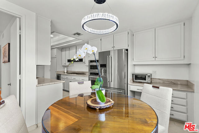 1506 S Bentley Avenue, Los Angeles CA: https://media.crmls.org/mediaz/4c9d0ed3-d547-46e8-8332-2c8d162d49a6.jpg