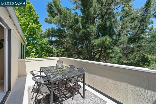 2749 Pine Knoll Dr., Walnut Creek CA: https://media.crmls.org/mediaz/4c9d2039-09fd-4f2a-8f2a-23a9844d29fd.jpg