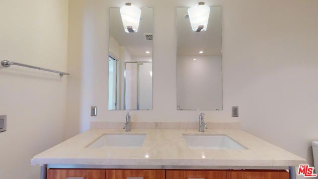 1155 S Grand Avenue, Los Angeles CA: https://media.crmls.org/mediaz/4c9d4512-63ef-4b3a-87f7-bb4aefe4a5c6.jpg