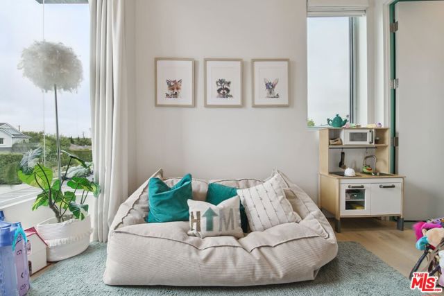 1310 Preston Way, Venice CA: https://media.crmls.org/mediaz/4c9d5030-a838-4afe-ad3b-2fe9f1c06259.jpg