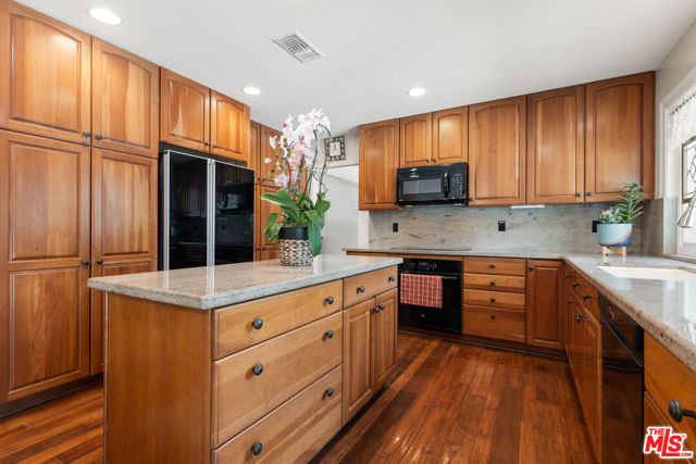 17992 Huntington Circle, Villa Park CA: https://media.crmls.org/mediaz/4c9d8200-1fb8-4b47-a08c-762306141a2c.jpg