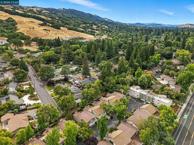 218 Jewel Ter, Danville CA: https://media.crmls.org/mediaz/4c9da572-6b92-490f-a197-71362761ff17.jpg